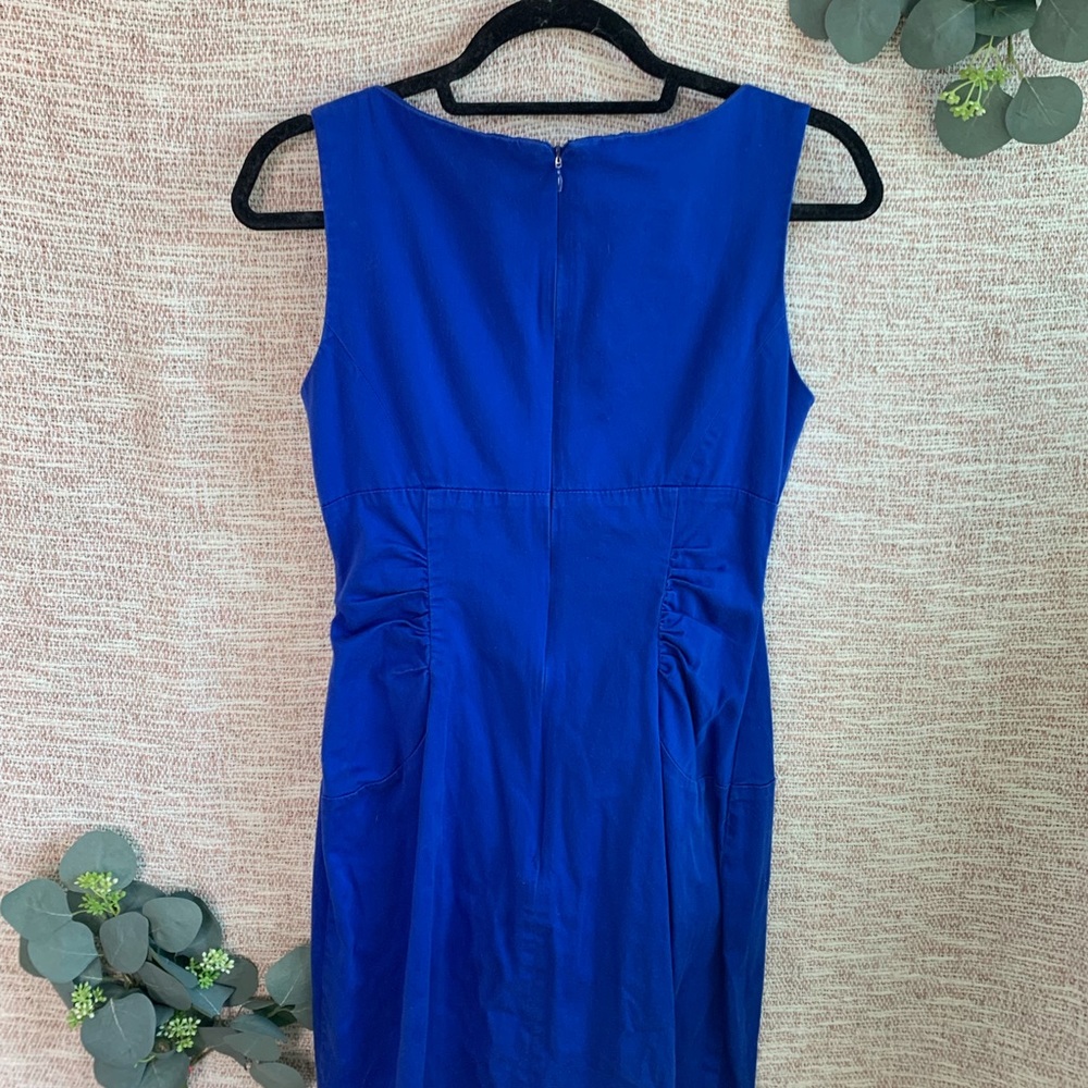 [London Times] Midi Ruched Shift Dress - Picture 3 of 7